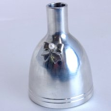 画像3: 錫製花器　さざんか　本真珠　一輪挿し　本錫製　贈答品　桐箱　 (3)