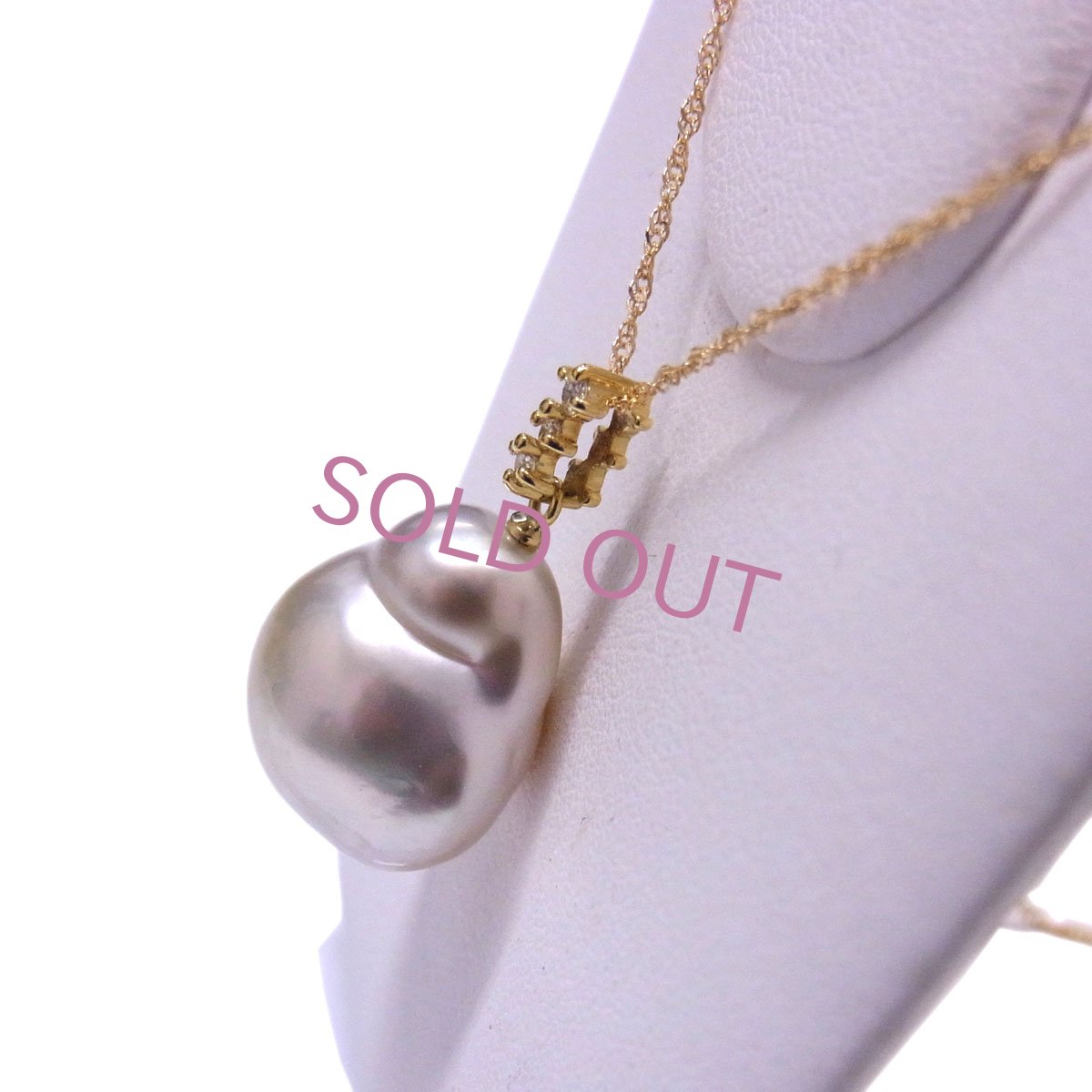 白蝶真珠　ペンダント　バロック　K18YG　シルバーホワイト　１４ｍｍ