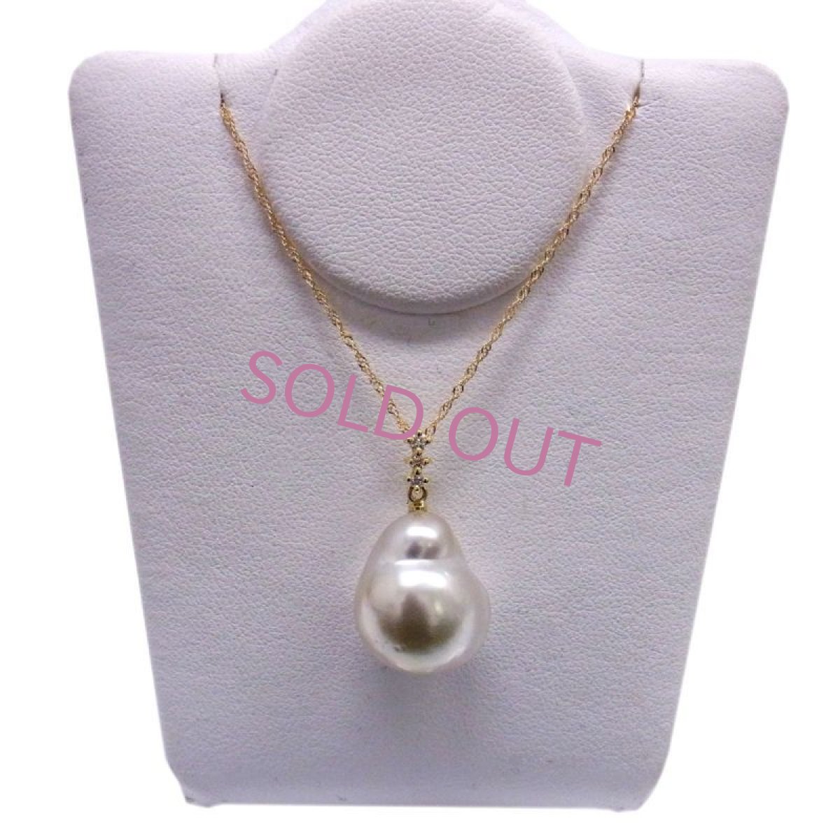 白蝶真珠　ペンダント　バロック　K18YG　シルバーホワイト　１４ｍｍ