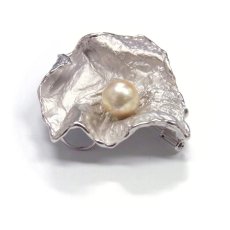 あこや真珠　クリームカラー　9-9.5ｍｍ　シルバー製ブローチ