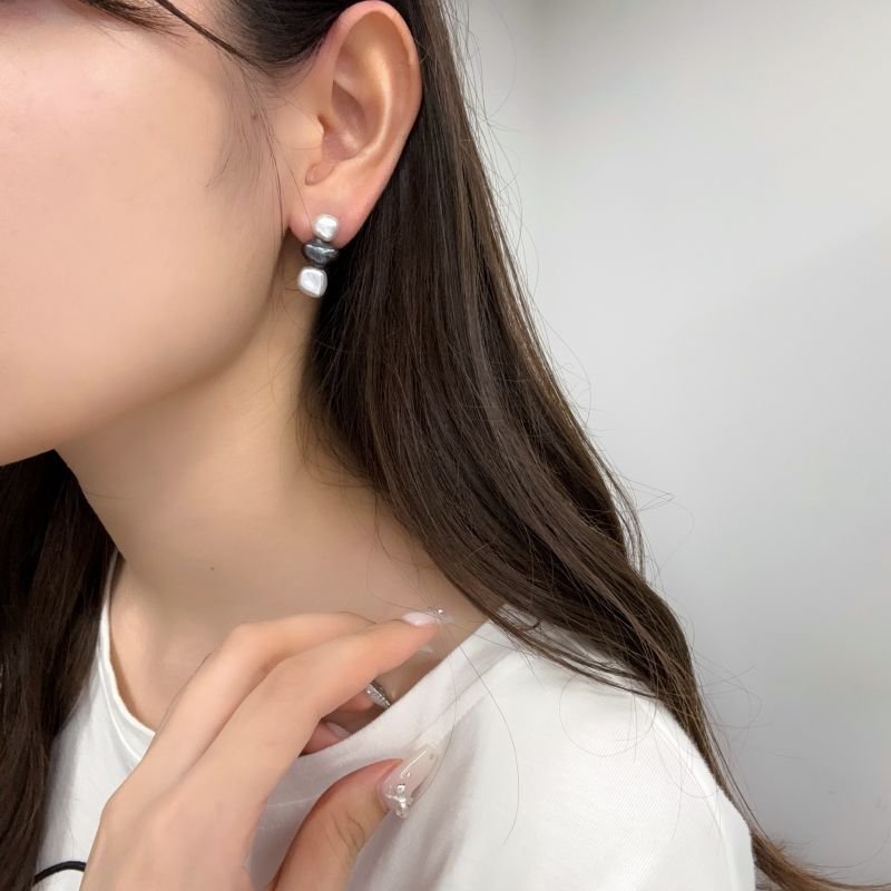 淡水真珠 3連パールピアス イヤリング 7-11mm ホワイトグレー