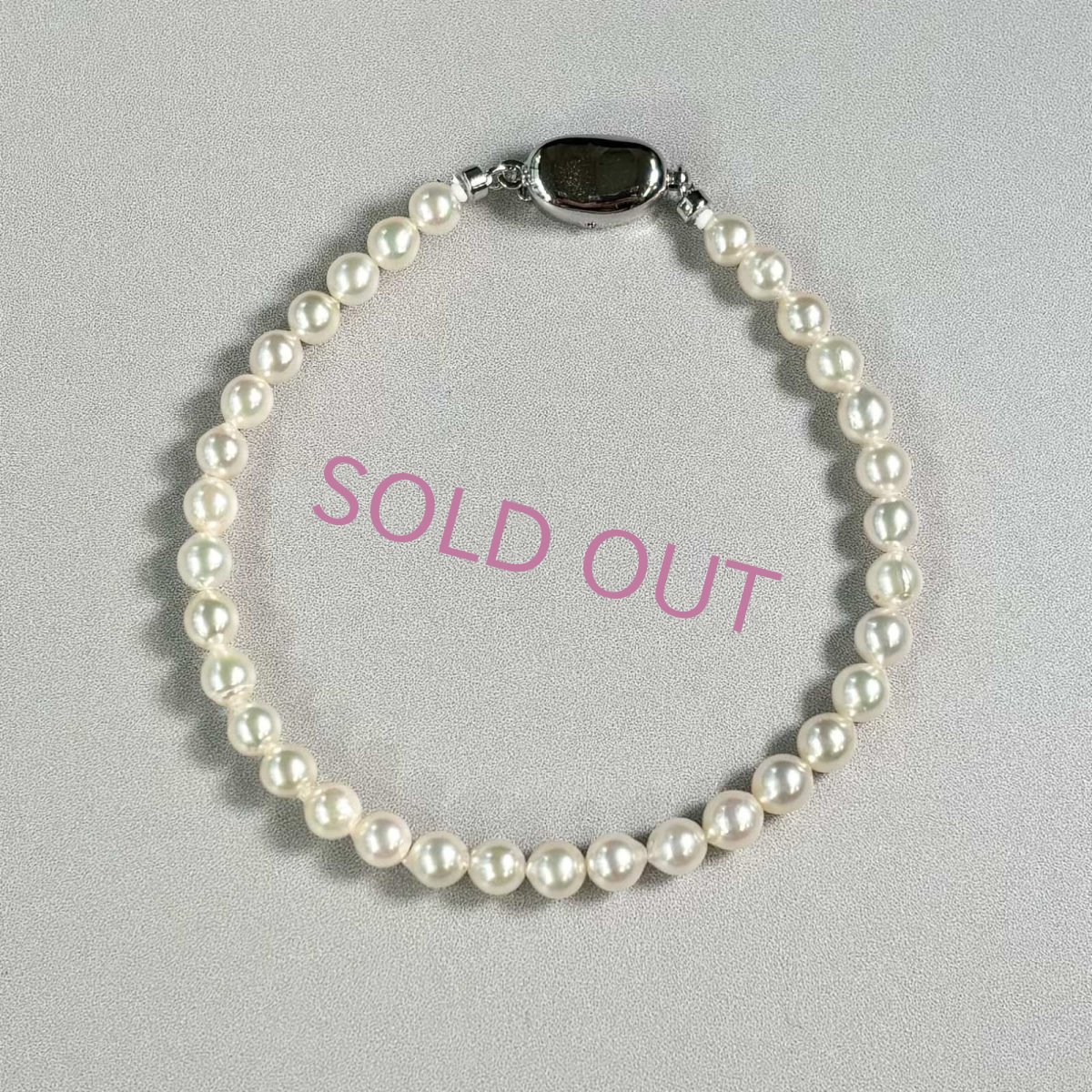 画像2: アコヤ真珠 ベビーパールブレスレット ホワイト 4-4.5mm ラウンド〜セミラウンド シルバー製 約17cm 1点物  (2)