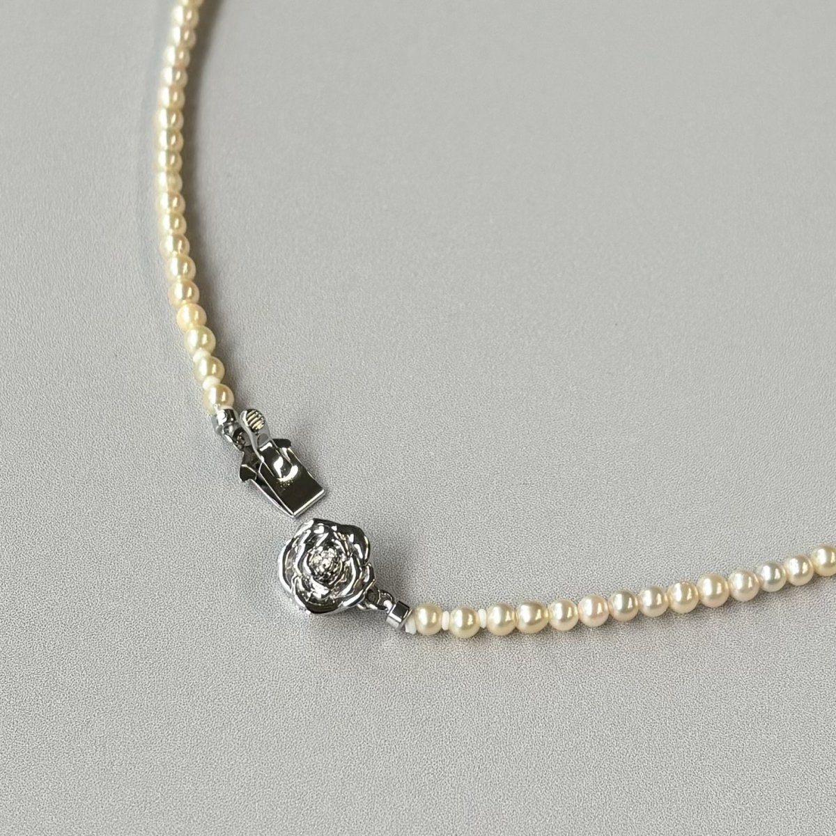 アコヤ真珠 ベビーパールネックレス 3-3.5mm クリーム〜ゴールド ラウンド〜セミラウンド 42cm 1点物 GIA宝石鑑定士保証書 パールクロス付き