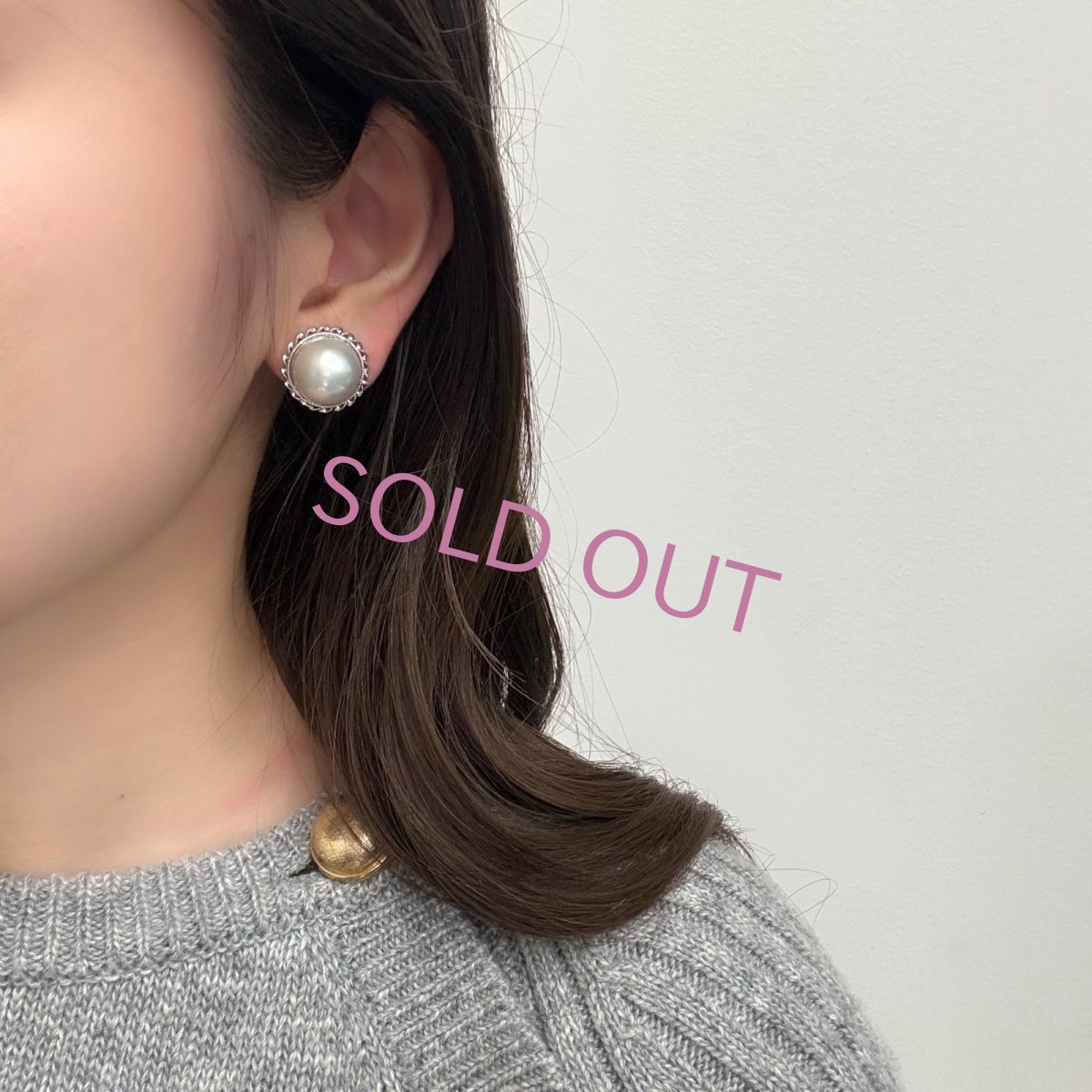 マベ真珠 パールイヤリング  13.5-14mm 半円 K14WG 1点物