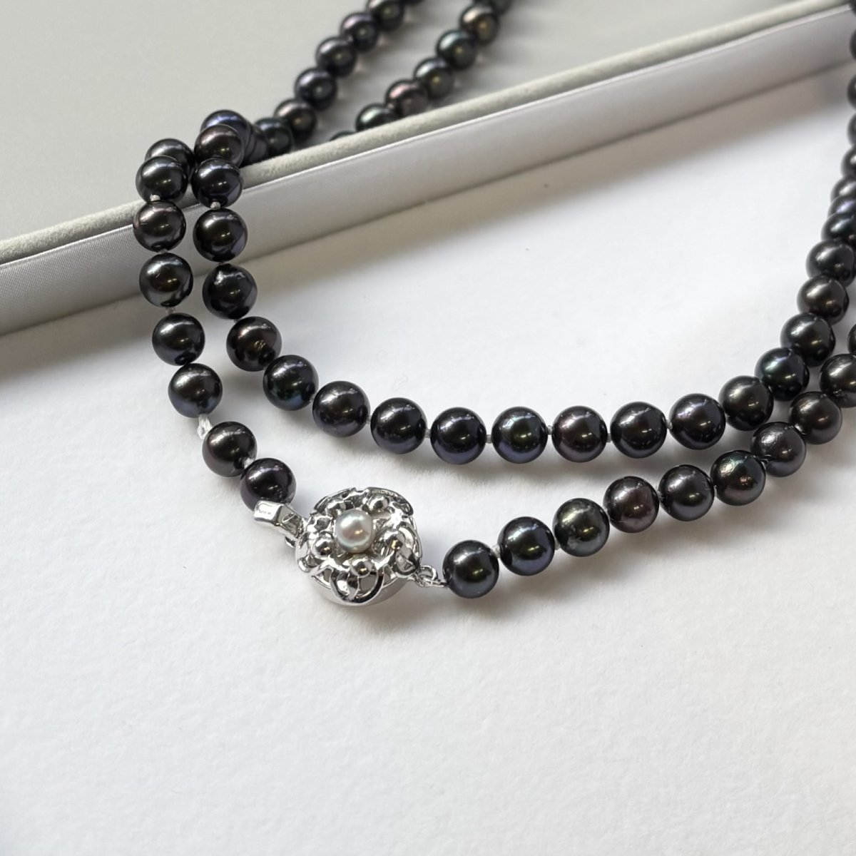 アコヤ黒真珠 ブラックパールロングネックレス 6.5-7ｍｍ ラウンド 約100cm オールノット仕上げ ブラス製 GIA宝石鑑定士保証書 パールクロス付き