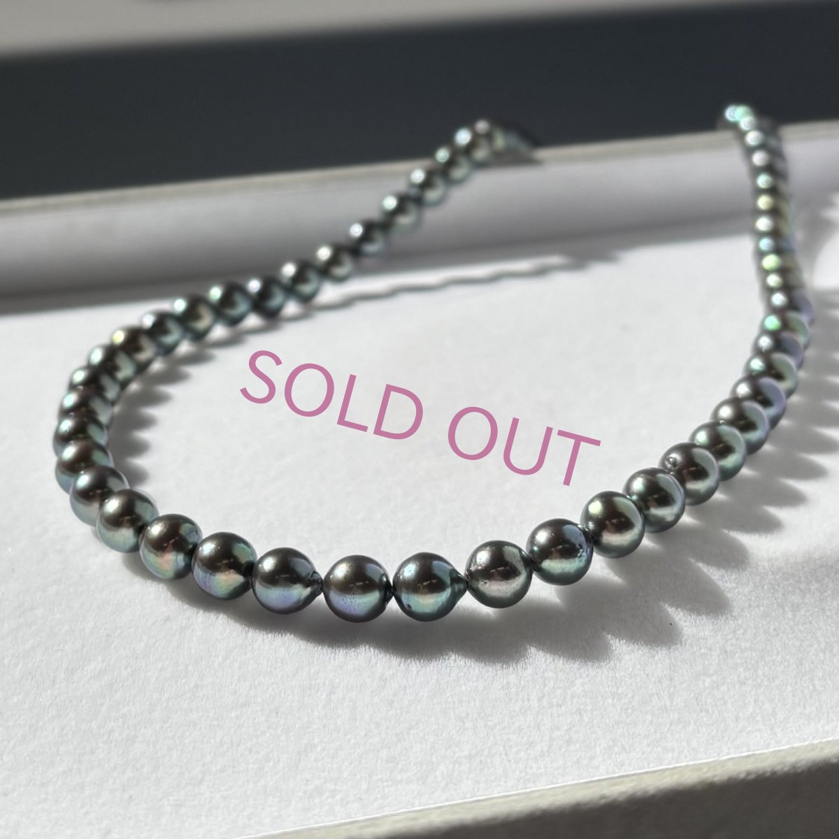 アコヤ黒真珠 ブラックパールネックレス(ブルー,グリーン系) 6.5-7mm ラウンド〜セミラウンド 約42cm シルバー製 GIA宝石鑑定士保証書付き