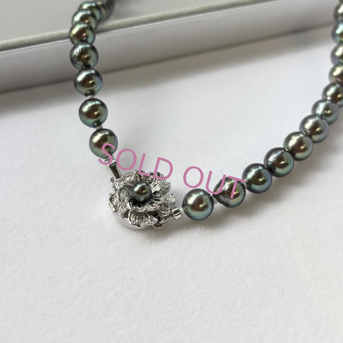 アコヤ黒真珠 ブラックパールネックレス(ブルー,グリーン系) 6.5-7mm ラウンド〜セミラウンド 約42cm シルバー製 GIA宝石鑑定士保証書付き