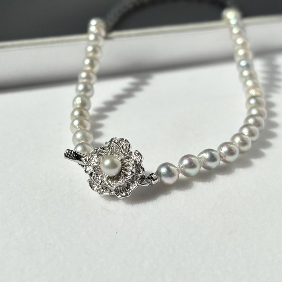 画像4: アコヤ真珠 ベビーパールネックレスセット ピアス イヤリング 5.5-6ｍｍ ナチュラルグレー 無調色 バロック なくなり次第終了 GIA宝石鑑定士保証書 真珠クロス付き (4)