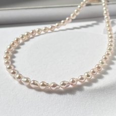 画像1: アコヤ真珠 バロックパールネックレス 5-5.5mm ホワイト 約42cm GIA宝石鑑定士保証書付き (1)
