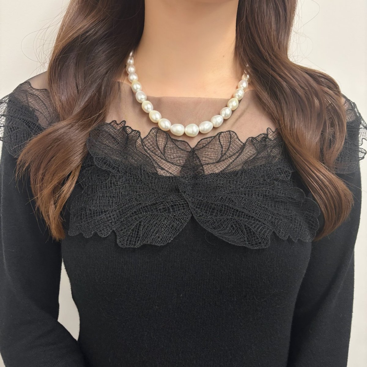 画像7: 白蝶真珠 パールネックレス 12.6×9mm ホワイト バロック 45cm SV750製 GIA宝石鑑定士保証書 パールクロス付き  (7)