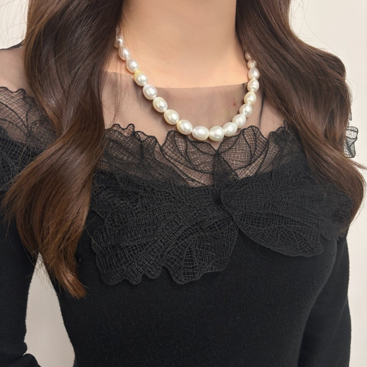 画像6: 白蝶真珠 パールネックレス 12.6×9mm ホワイト バロック 45cm SV750製 GIA宝石鑑定士保証書 パールクロス付き  (6)