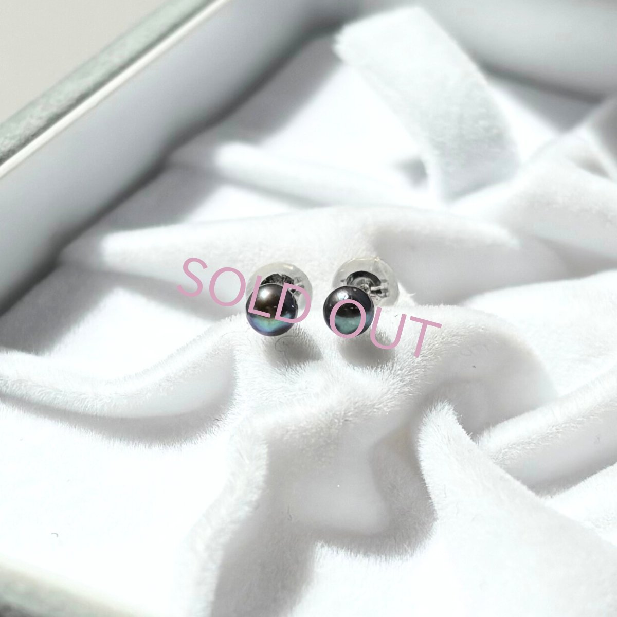 アコヤ黒真珠　パールピアス　3.5-4ｍｍ K14WG 