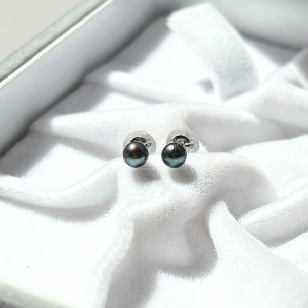 アコヤ黒真珠 ベビーパールピアス 3.5-4mm ブラック ラウンド