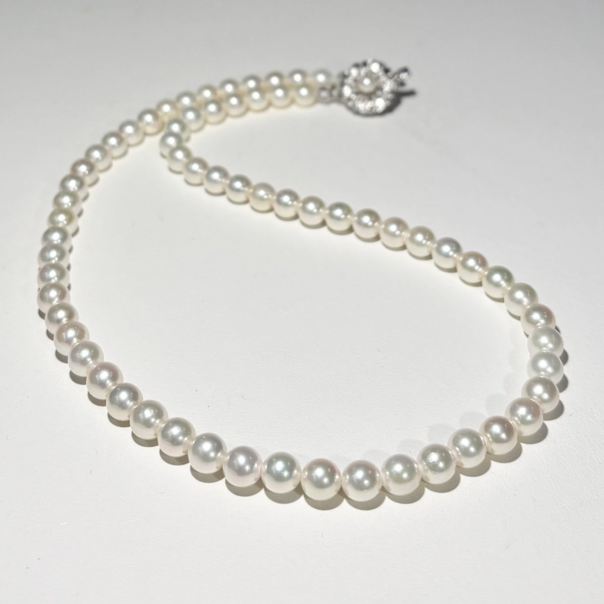 画像2: アコヤ真珠 パールネックレス 6-6.5mm ホワイト ラウンド 約42.5cm GIA宝石鑑定士保証書 パールクロスつき 1点物 (2)