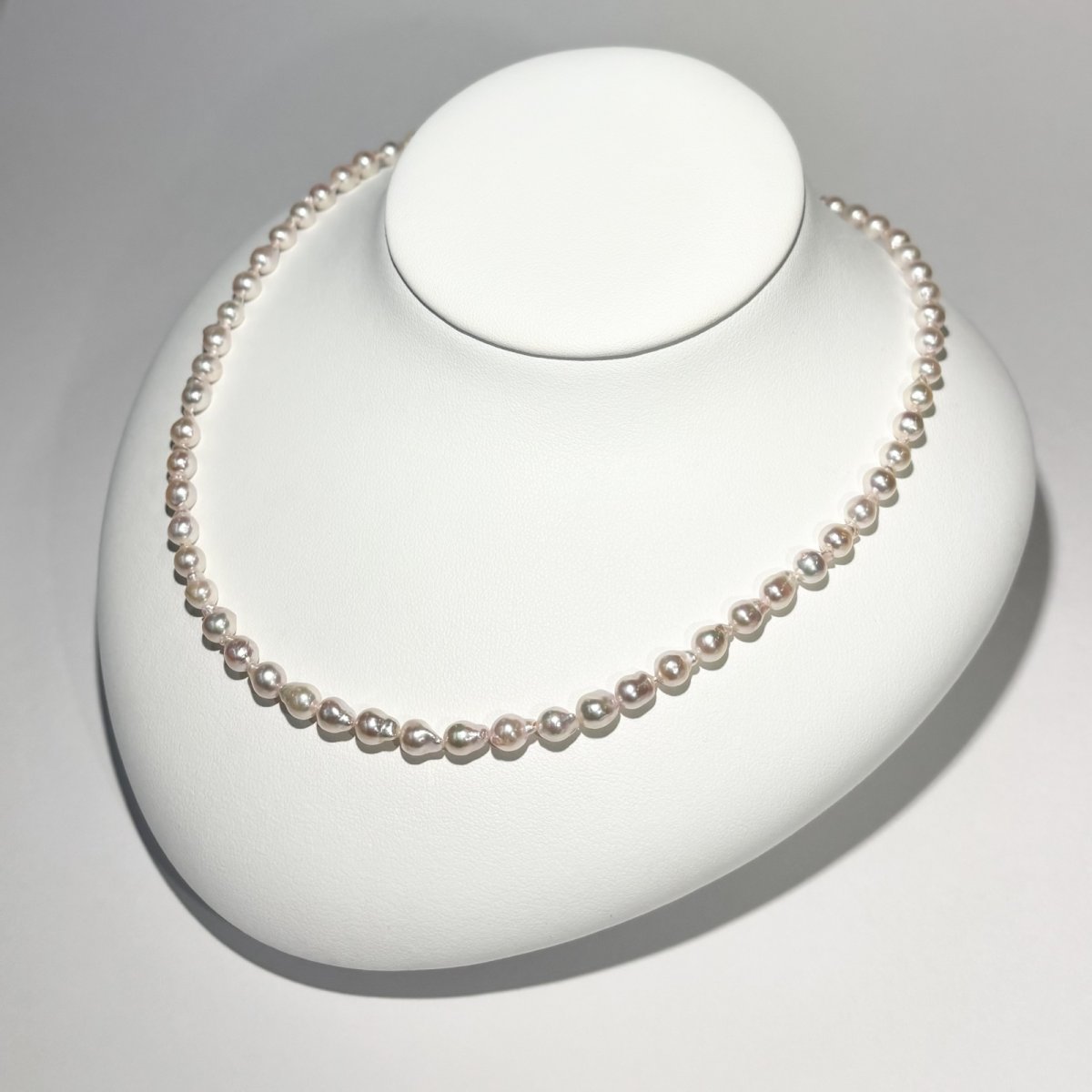 画像4: アコヤ真珠 バロックパールネックレス 5-5.5mm ホワイト 約42cm GIA宝石鑑定士保証書付き (4)
