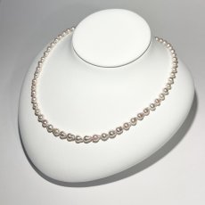 画像4: アコヤ真珠 バロックパールネックレス 5-5.5mm ホワイト 約42cm GIA宝石鑑定士保証書付き (4)
