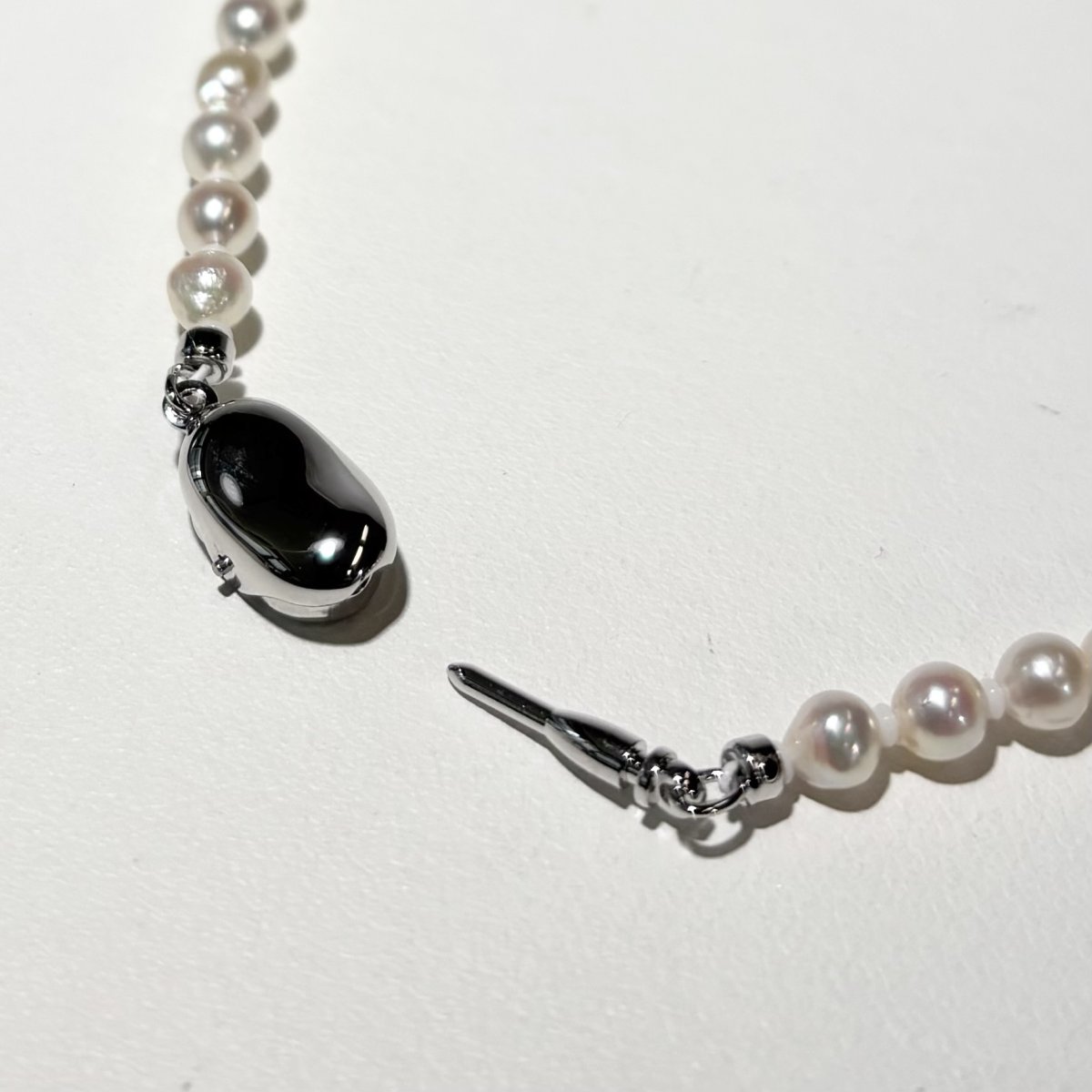 画像5: アコヤ真珠 ベビーパールネックレスセット ピアス イヤリング 4-4.5ｍｍ ホワイトピンク系 セミラウンド ラウンド 約42cｍ GIA宝石鑑定士保証書 パールクロス付き (5)