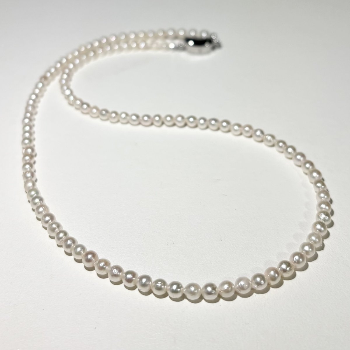 画像2: アコヤ真珠 ベビーパールネックレス  3.5-4mm ホワイト セミラウンド 約42cm GIA宝石鑑定士保証書つき  (2)