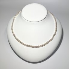 画像3: アコヤ真珠 ベビーパールネックレスセット ピアス イヤリング 4-4.5ｍｍ ホワイトピンク系 セミラウンド ラウンド 約42cｍ GIA宝石鑑定士保証書 パールクロス付き (3)