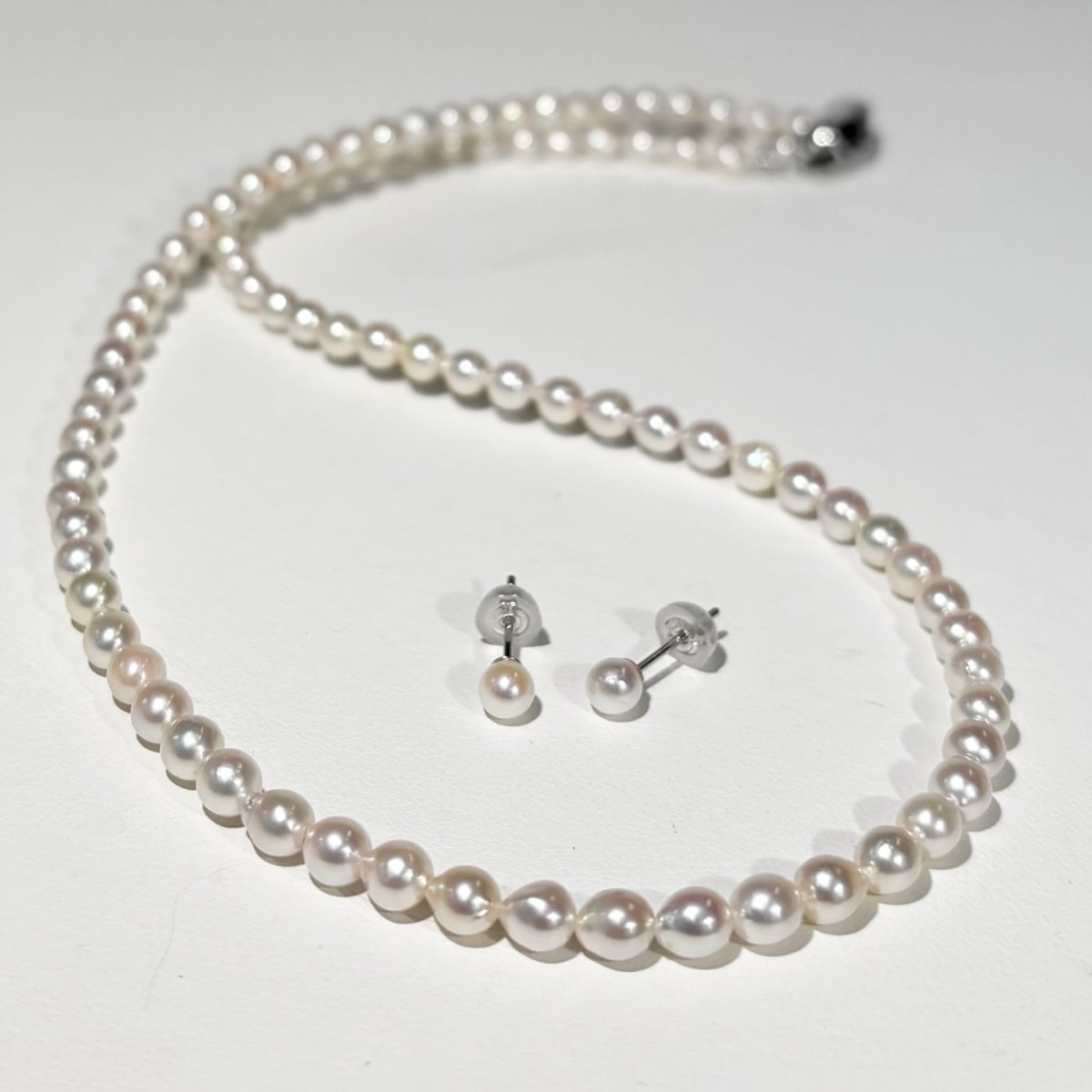 画像2: アコヤ真珠 ベビーパールネックレスセット ピアス イヤリング 4-4.5ｍｍ ホワイトピンク系 セミラウンド ラウンド 約42cｍ GIA宝石鑑定士保証書 パールクロス付き (2)