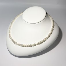 画像4: アコヤ真珠 ベビーパールネックレス 5-5.5mm  ホワイト シルバー製 約42cm GIA宝石鑑定士保証書 真珠クロス付き (4)