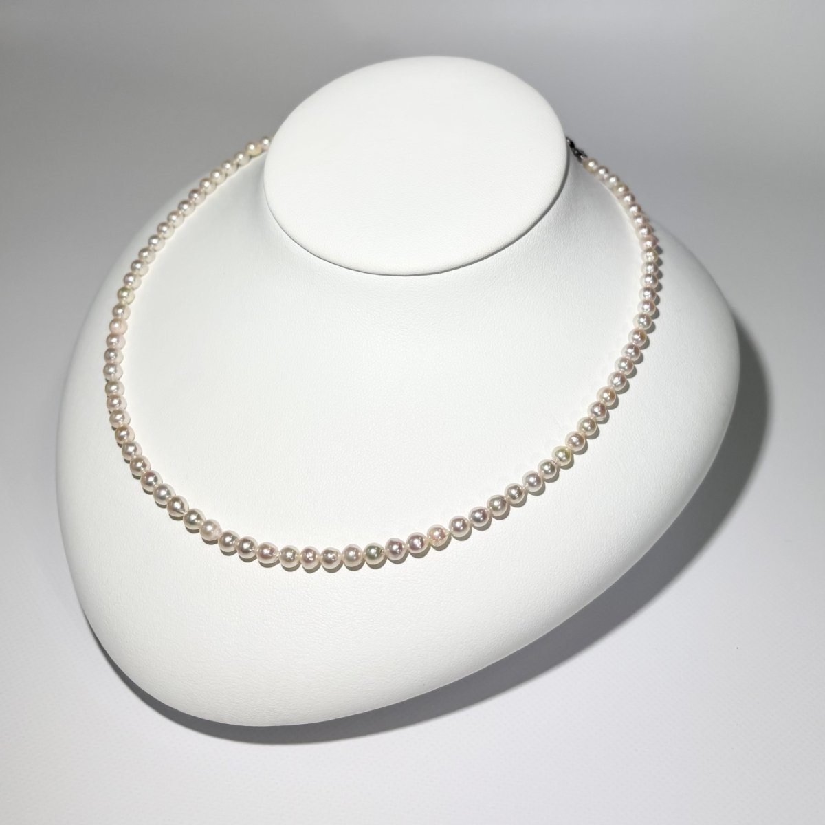 画像4: アコヤ真珠 ベビーパールネックレスセット ピアス イヤリング 4-4.5ｍｍ ホワイトピンク系 セミラウンド ラウンド 約42cｍ GIA宝石鑑定士保証書 パールクロス付き (4)