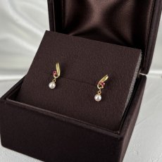 画像2: アコヤ真珠 パールピアス 3.5-4mm ホワイト ラウンド ルビー K18YG  1点物 (2)