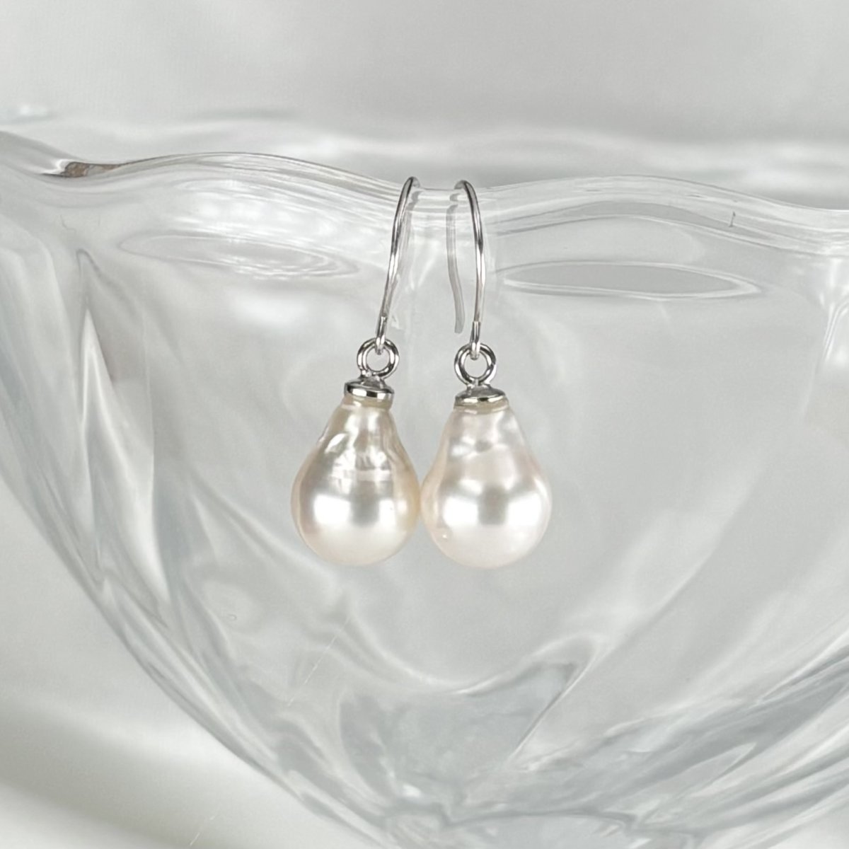 画像2: アコヤ真珠 ドロップ型 パールピアス 7.5-8mm バロック K14WG   (2)