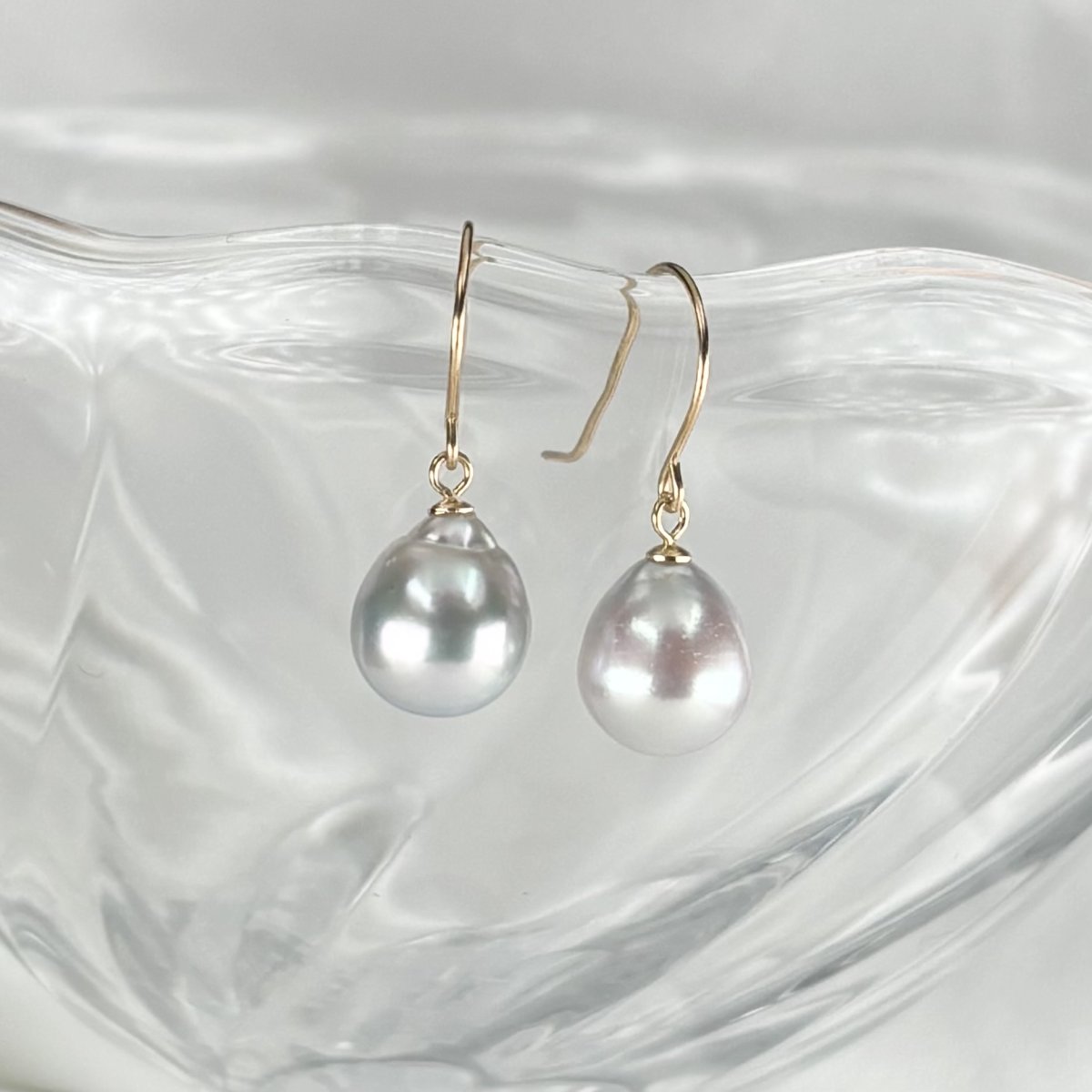 画像2: アコヤ真珠 フックパールピアス ドロップ 雫型 7.5-8mm ナチュラルグレー 無調色 K18YG (2)
