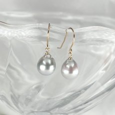 画像2: アコヤ真珠 フックパールピアス ドロップ 雫型 7.5-8mm ナチュラルグレー 無調色 K18YG (2)