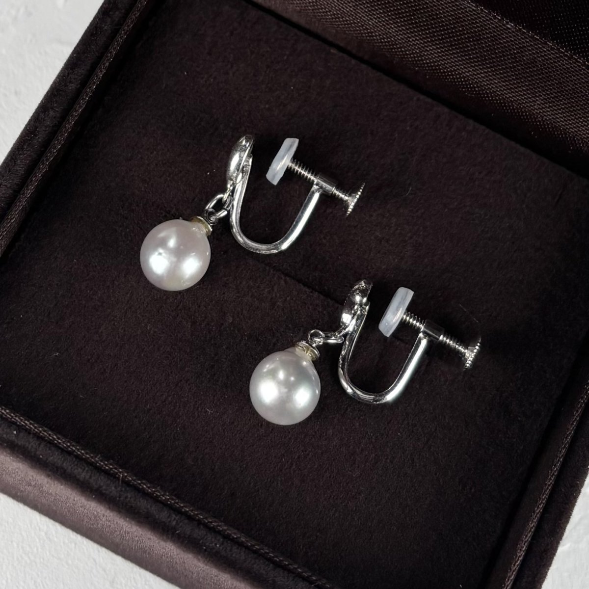 アコヤ真珠 ドロップパールイヤリング 7.5-8mm ナチュラルグレー 無調色 シルバー製 ネジバネ式 1点物