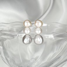 画像2: 淡水真珠 3連パールピアス イヤリング バロック型 フラット ホワイト 7-7.5ｍｍ オレンジ シルバーグレー 8-9ｍｍ SV925製  (2)