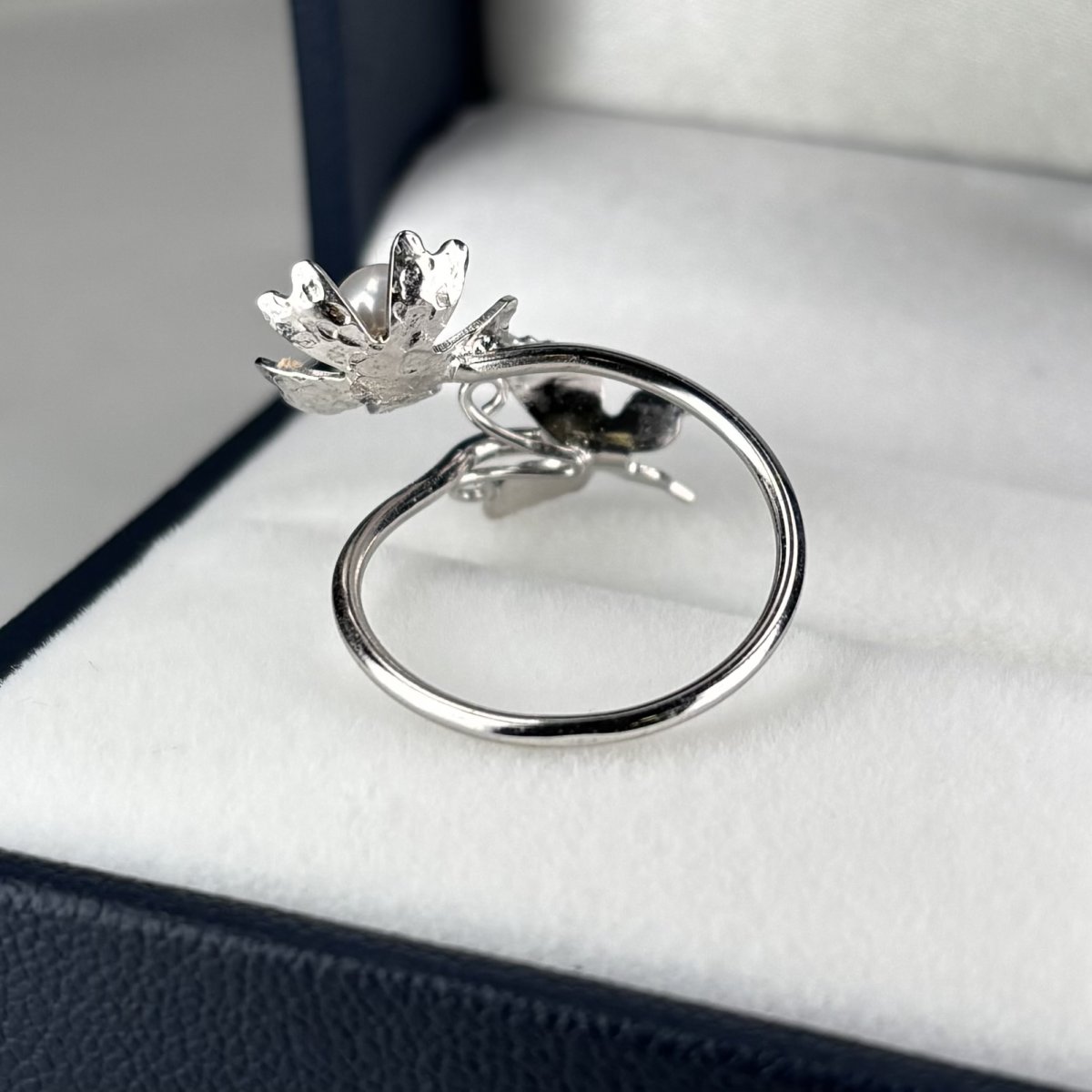 アコヤ真珠 パールリング 4-4.5mm ホワイト ラウンド SV製 12号(サイズ変更可能) 蝶・花モチーフ