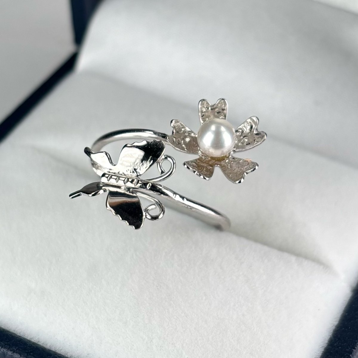 アコヤ真珠 パールリング 4-4.5mm ホワイト ラウンド SV製 12号(サイズ変更可能) 蝶・花モチーフ