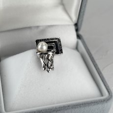 画像1: アコヤ本真珠 パールタックピン タックブローチ バスケットボールモチーフ 4-4.5mm ホワイト ラウンド ブラス　 (1)