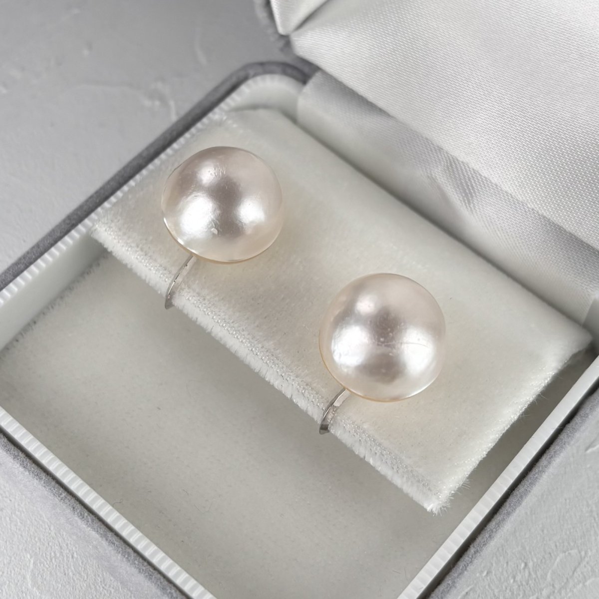 画像4: ≪訳あり特価≫≪1点もの≫マベ真珠 パールイヤリング ホワイト 15-16ｍｍ 半円 シルバー製 直結 (4)