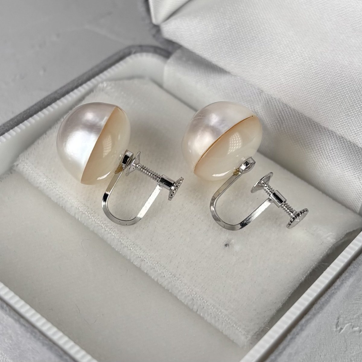 画像5: ≪訳あり特価≫≪1点もの≫マベ真珠 パールイヤリング ホワイト 15-16ｍｍ 半円 シルバー製 直結 (5)