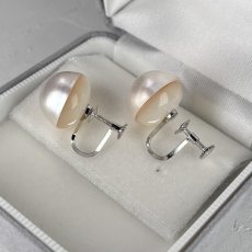 画像5: ≪訳あり特価≫≪1点もの≫マベ真珠 パールイヤリング ホワイト 15-16ｍｍ 半円 シルバー製 直結 (5)