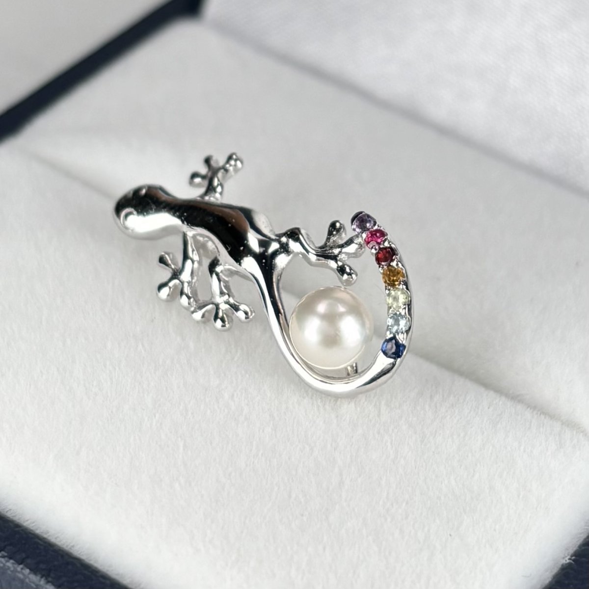 ≪1点物≫アコヤ真珠 ヤモリモチーフ ピンブローチ 4-4.5mm ホワイト ラウンド サファイヤ ブルートパーズ ペリドット シトリン ガーネット ルビー アメジスト