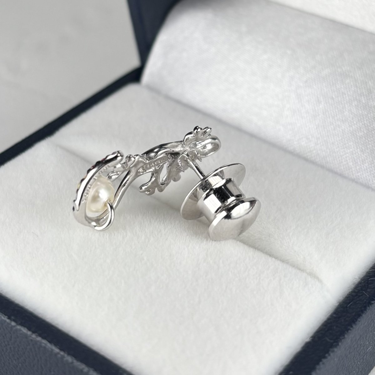 ≪1点物≫アコヤ真珠 ヤモリモチーフ ピンブローチ 4-4.5mm ホワイト ラウンド サファイヤ ブルートパーズ ペリドット シトリン ガーネット ルビー アメジスト