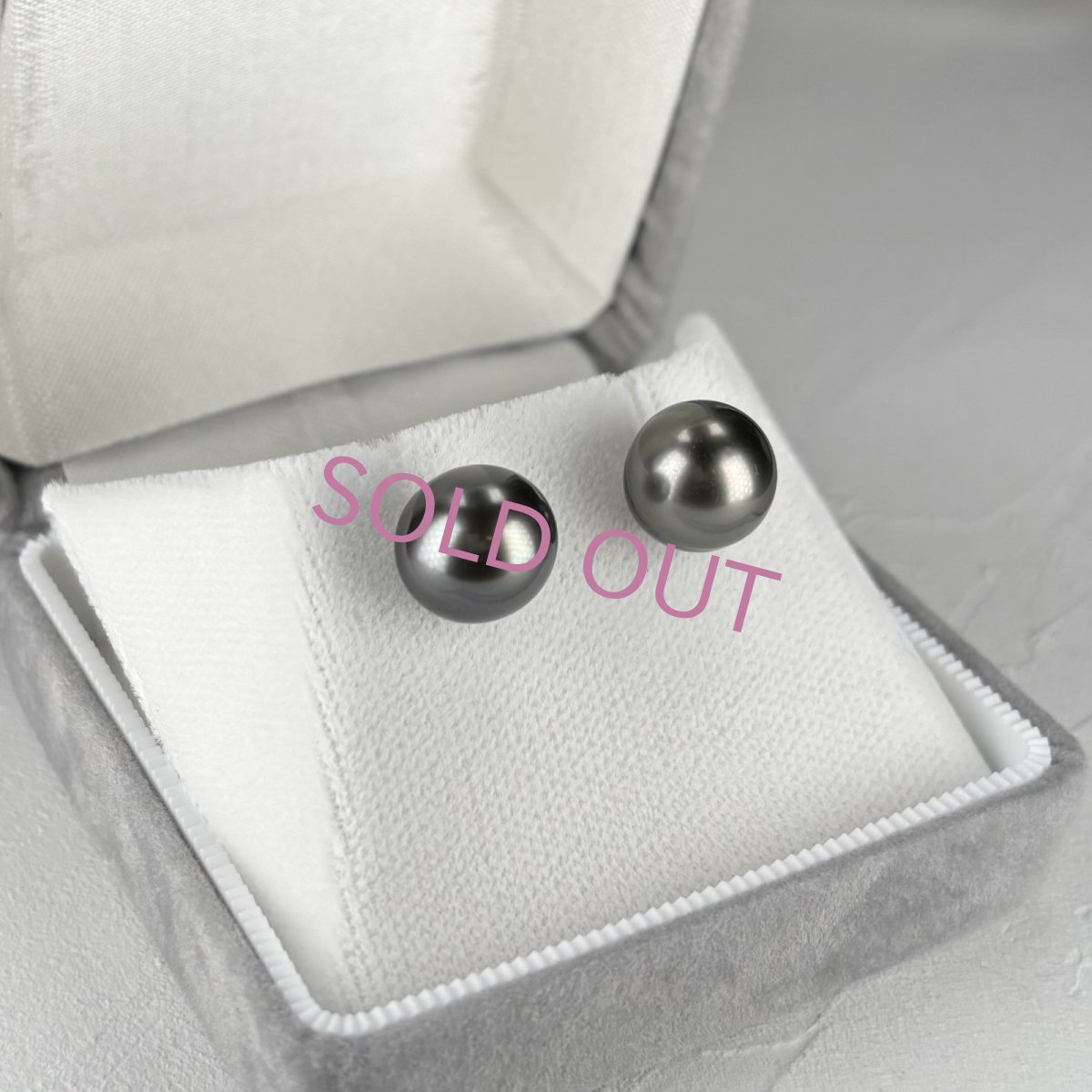 画像5: ≪1点物≫黒蝶真珠 パールピアス 9.5-10mm グリーン〜ブラック セミラウンド〜オーバル(楕円) K14WG GIA宝石鑑定士保証書付き  (5)