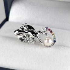 画像1: ≪1点物≫アコヤ真珠 ヤモリモチーフ ピンブローチ 4-4.5mm ホワイト ラウンド サファイヤ ブルートパーズ ペリドット シトリン ガーネット ルビー アメジスト シルバー(SV925)製 (1)