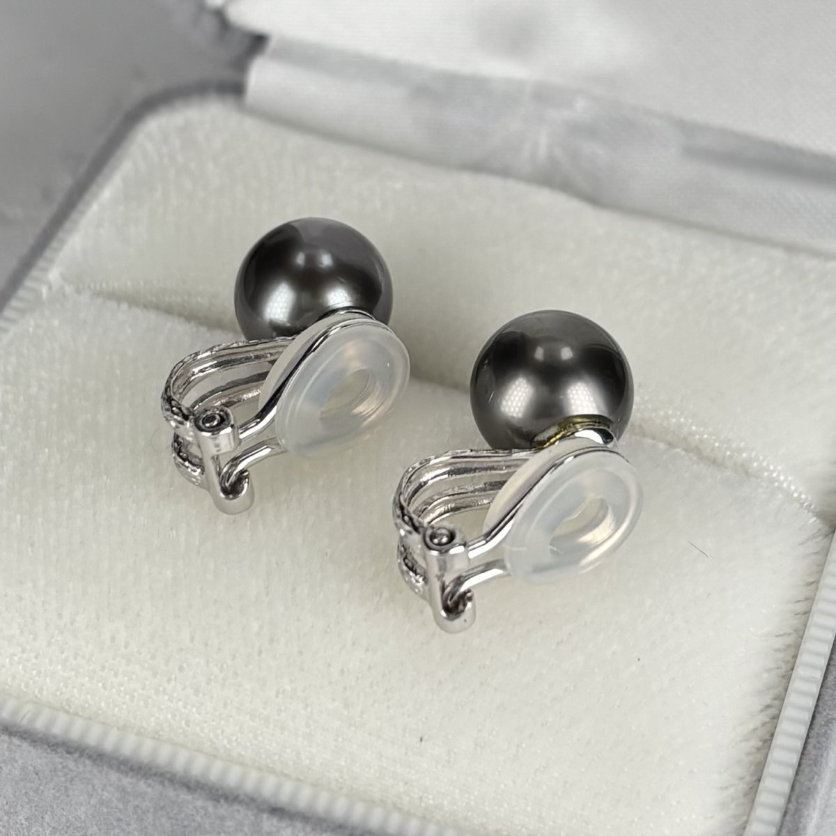 画像3: ≪1点物≫黒蝶真珠 ブラックパールイヤリング 9-9.5mm ラウンド K14WG GIA宝石鑑定士保証書付き (3)