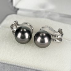画像1: ≪1点物≫黒蝶真珠 ブラックパールイヤリング 9.5-10mm ピーコックカラー ラウンド K14WG GIA宝石鑑定士保証書付き  (1)