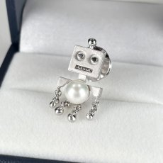 画像1: ≪1点物≫アコヤ真珠 ピンブローチ ロボットモチーフ  6-6.5mm ラウンド ホワイト シルバー（SV925）製  (1)