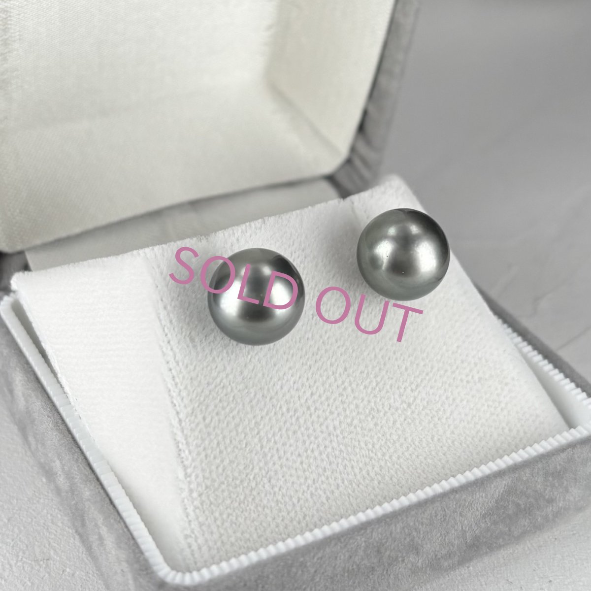 ≪1点物≫黒蝶真珠 パールピアス 10mm シルバーグレー ラウンド K18WG GIA宝石鑑定士保証書付き