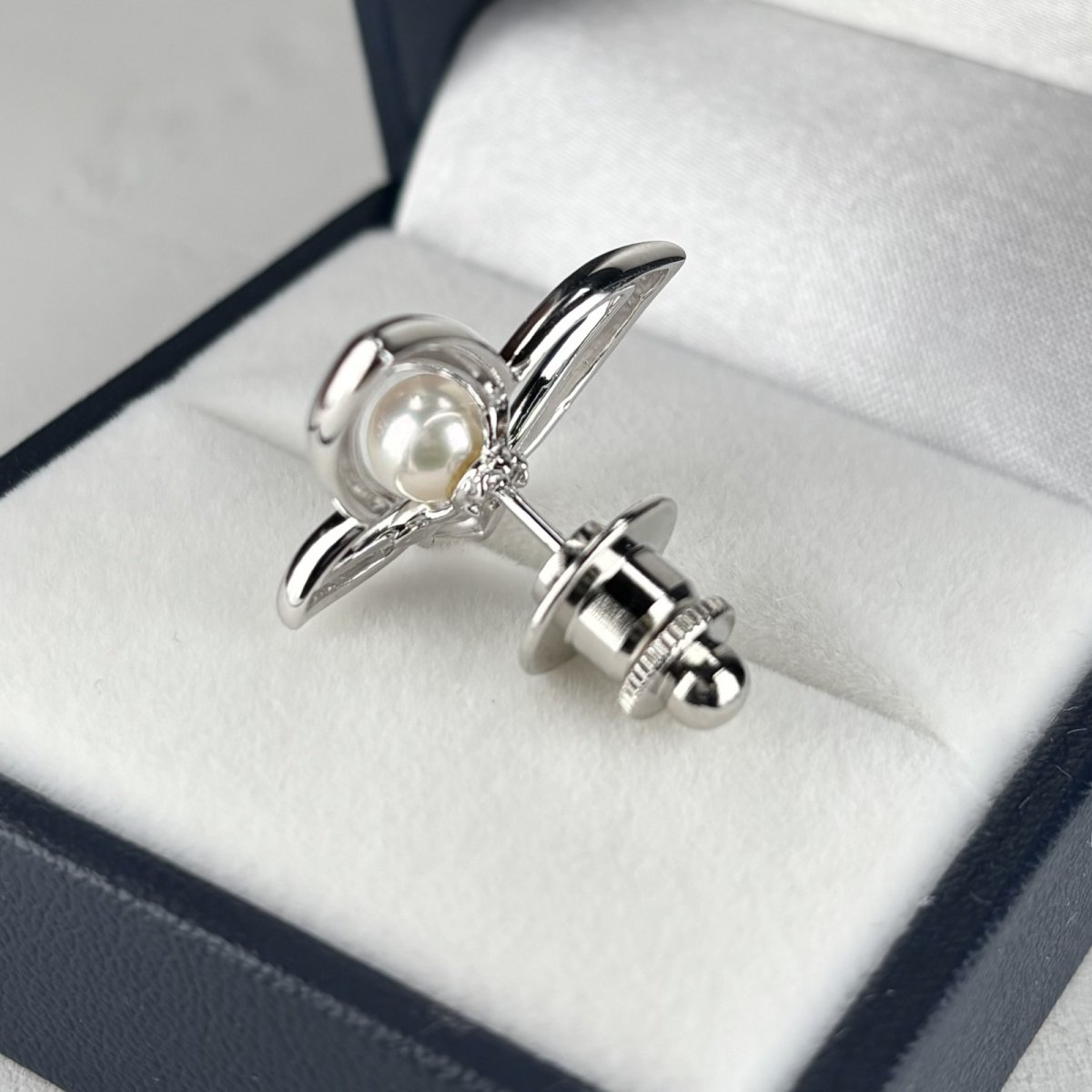 アコヤ真珠 ピンブローチ 蝶モチーフ 5.5-6mm ホワイト ラウンド SV925製 ユニセックス