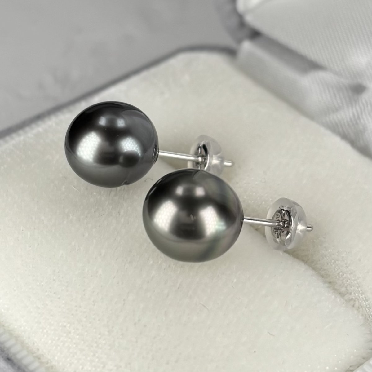 画像2: ≪1点物≫黒蝶真珠 パールピアス 9.75-10mm グリーン〜ブラック セミラウンド〜ラウンド PT900 GIA宝石鑑定士保証書付き  (2)