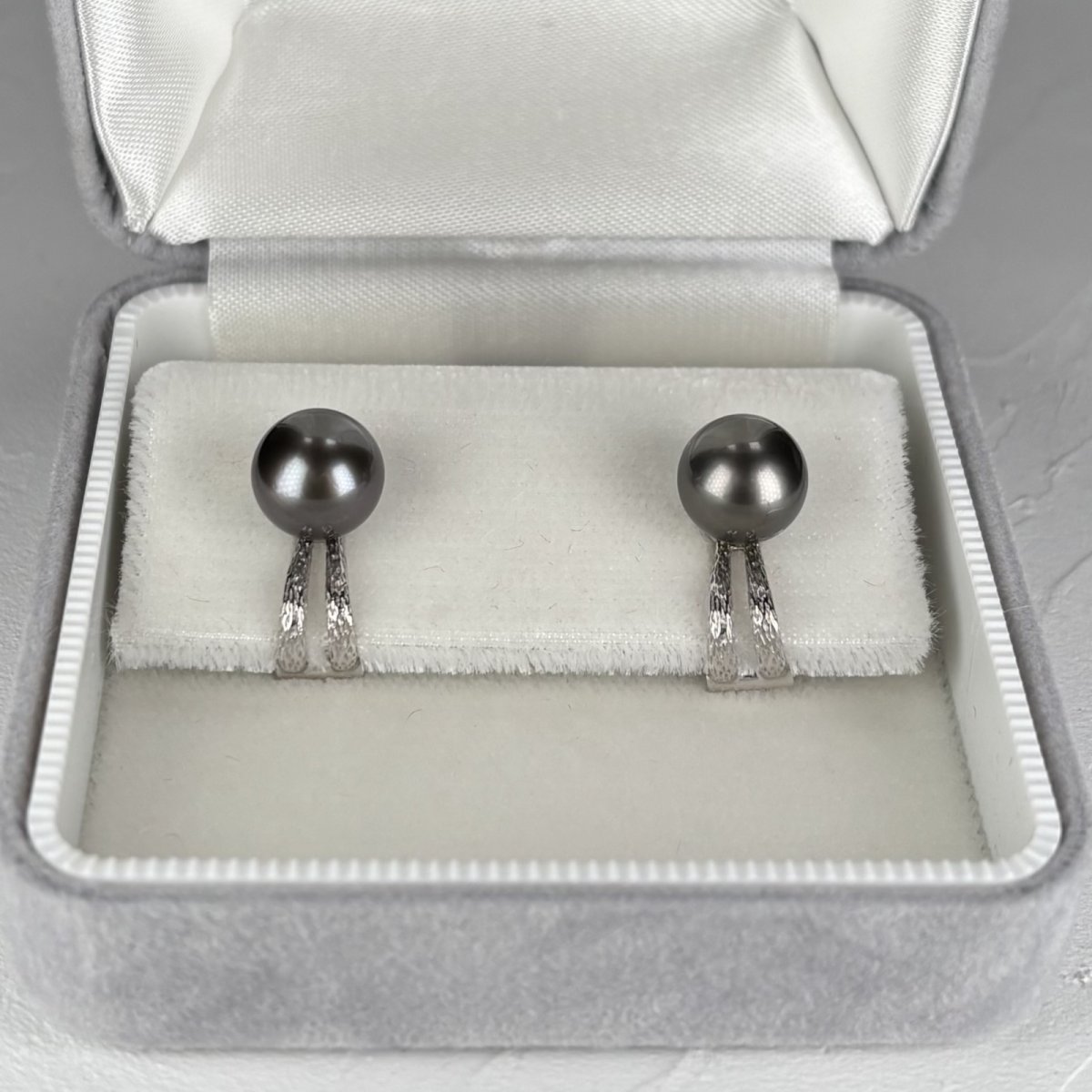 画像5: ≪1点物≫黒蝶真珠 ブラックパールイヤリング 9-9.5mm ラウンド K14WG GIA宝石鑑定士保証書付き (5)