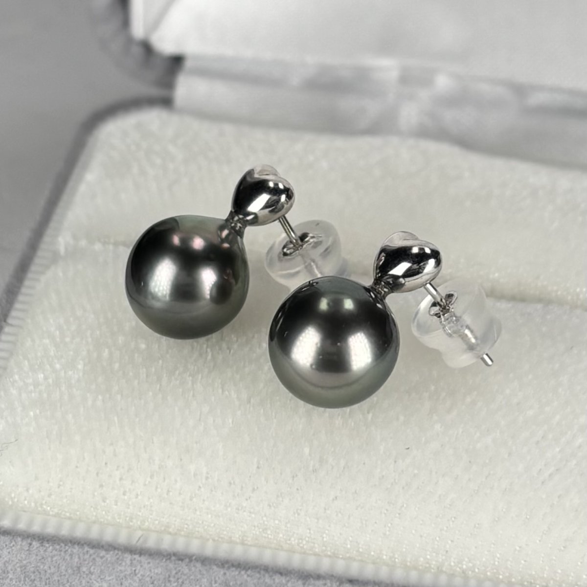 黒蝶真珠 パールピアス 9mm ピーコック セミラウンド K18WG GIA宝石鑑定士保証書付き